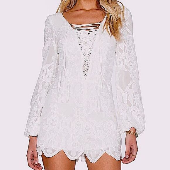 Line & Dot Revolve Lulu Lace Up Romper Corset Crochet Scallop NWT New With Tag - Picture 1 of 10